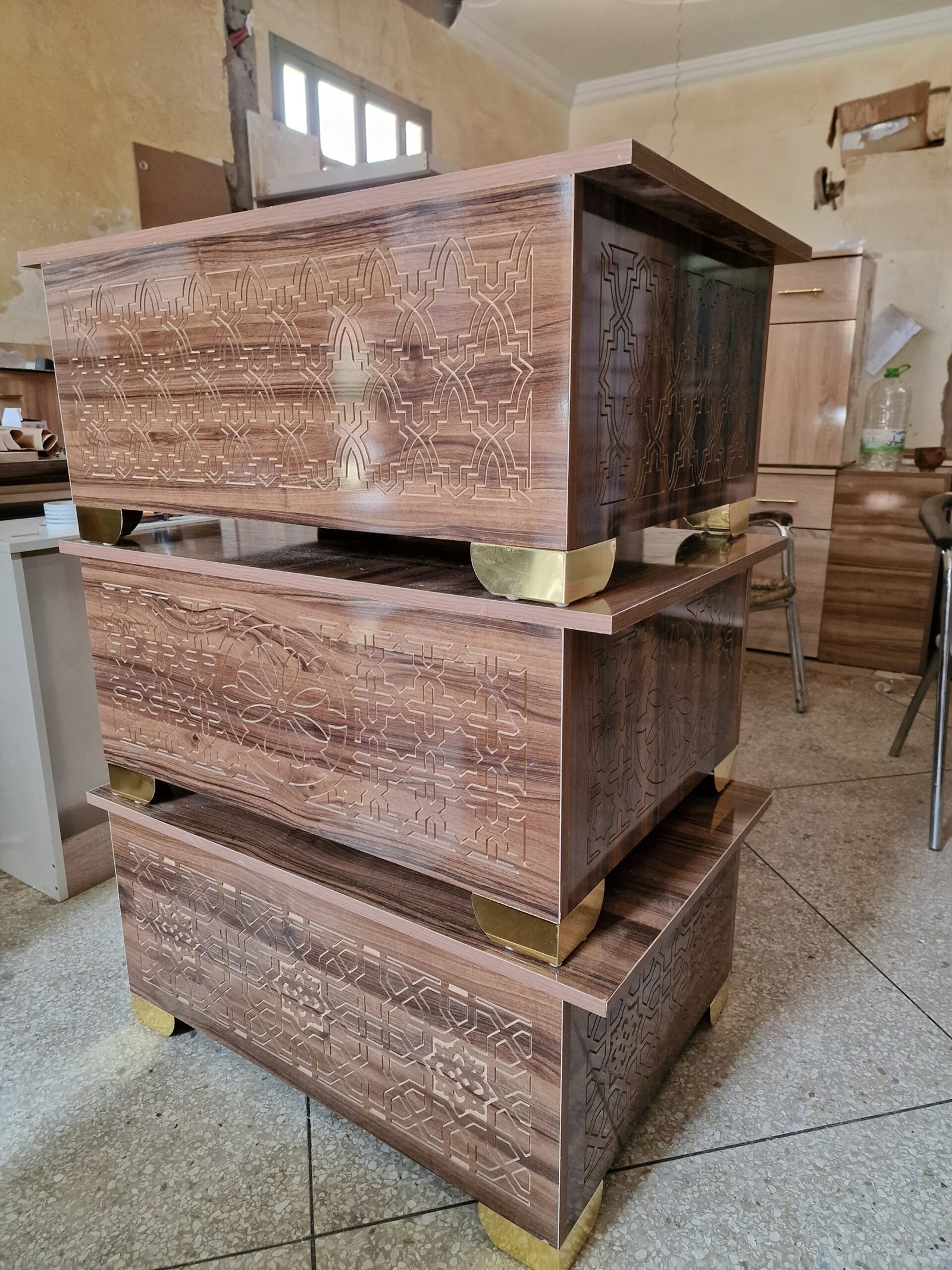 طاولة قهوة بتصميم تقليدي عصري