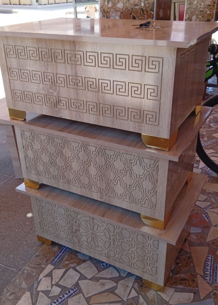 طاولة قهوة بتصميم تقليدي عصري